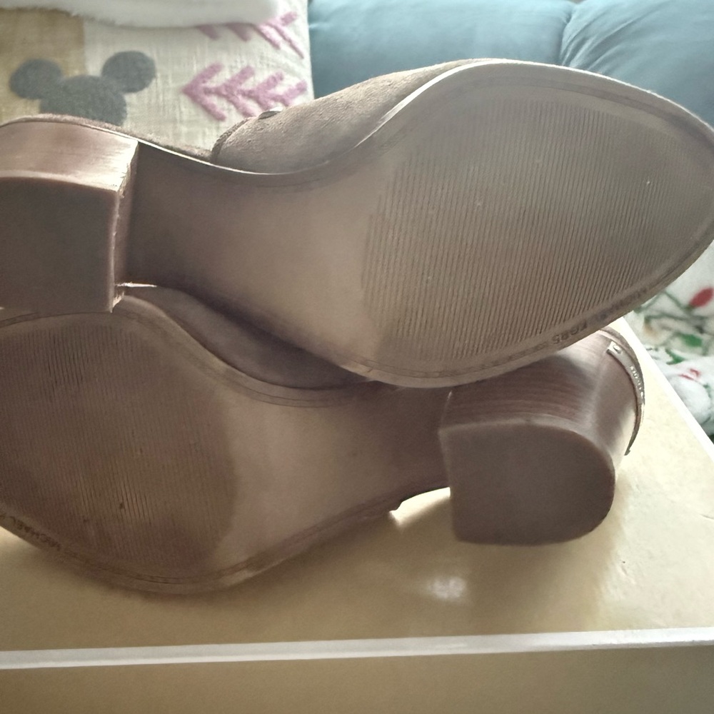 Michael Kors suede Taupe Studded Mules size 8 - Picture 7 of 8